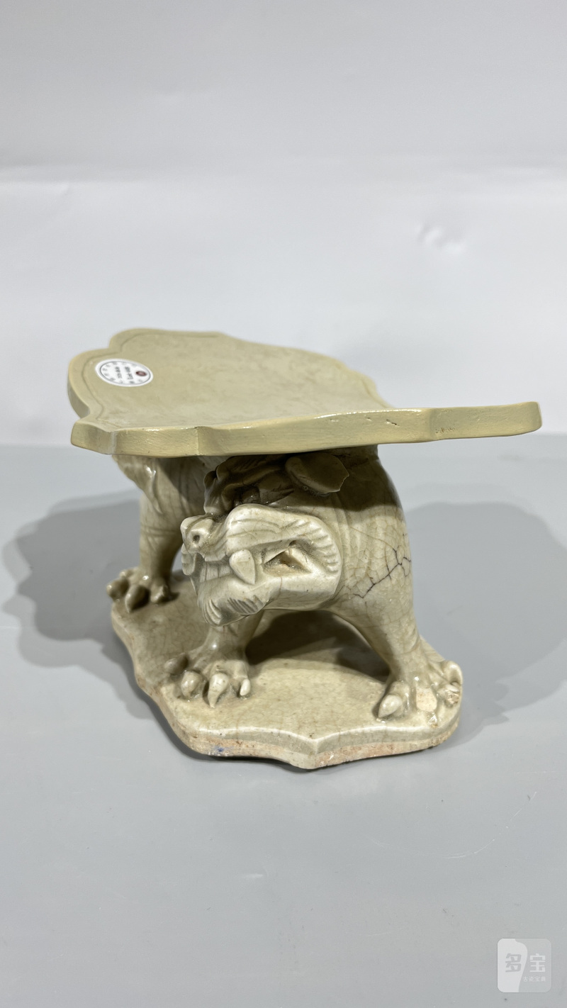 明 青白瓷狮枕 - 图3